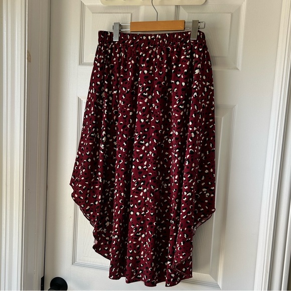 🩶 Flirty Fall Favorite: Burgundy Animal Print Skirt - Picture 2 of 3